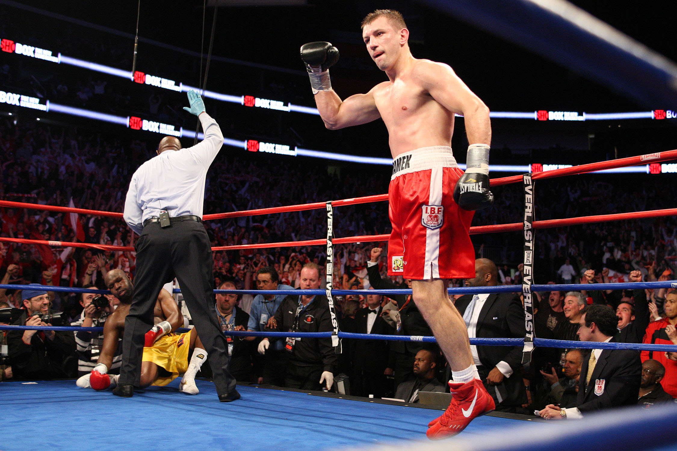 ADAMEK SCORES THRILLING KNOCKOUT