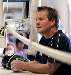 freddie_roach_observes